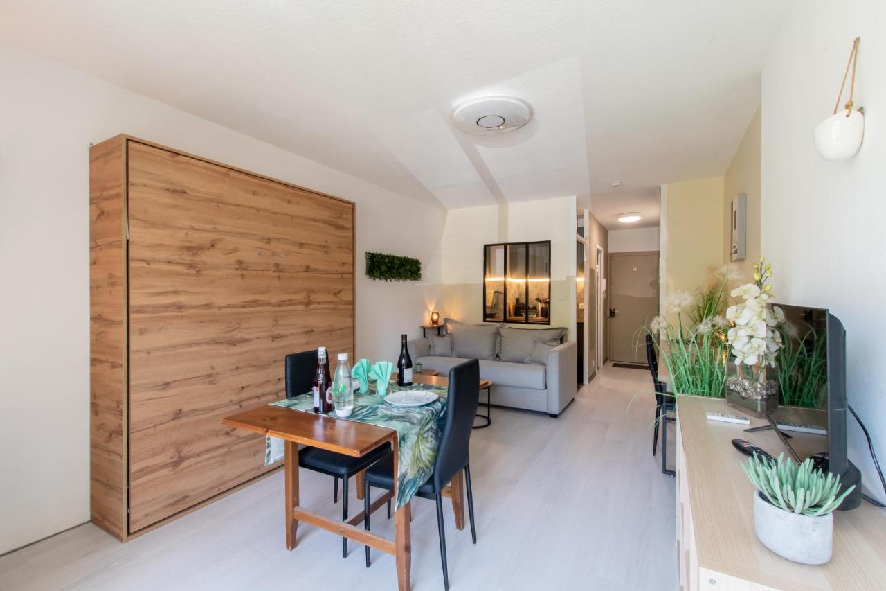 Apartamento Les Flamants Roses - Studio Avec Balcon Nimes Exterior foto